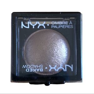 B2G2 NYX Baked Eyeshadow BSH25 Carmella